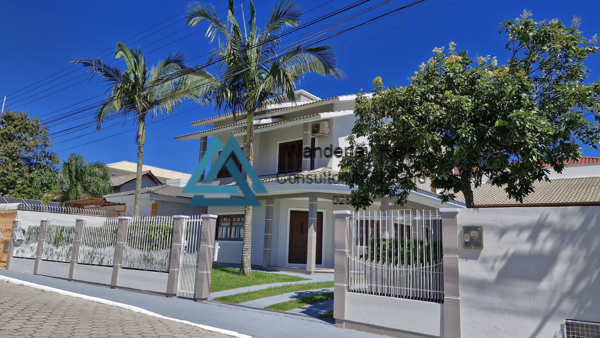Casa, 3 quartos, 240 m² - Foto 1